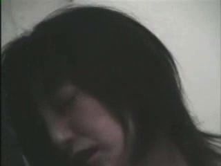 je baise ça fille dans les toilette il frappe à la porte